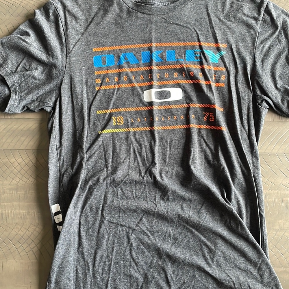 Large Grey Oakley Tee Shirt